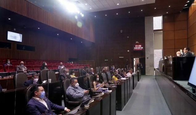 Morena insiste por dimisión; auditor advierte que no confrontará a la 4T